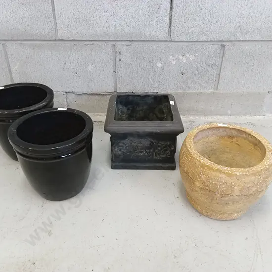 COLLECTION OF SMALL POTS, TALLEST IS 20CM
