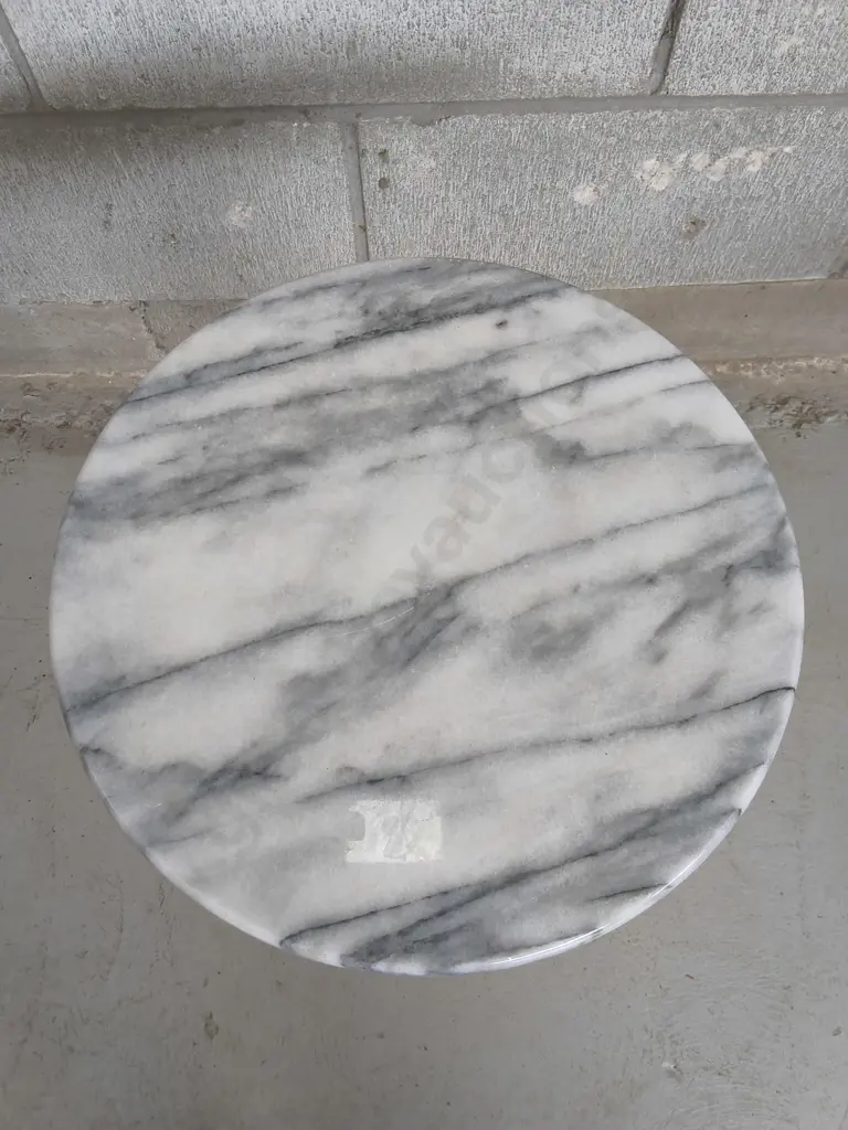VINTAGE HOLLYWOOD REGENCY STYLE ROUND MARBLETOP TABLE, H 43 CM X DIA 31 CM Image 1++