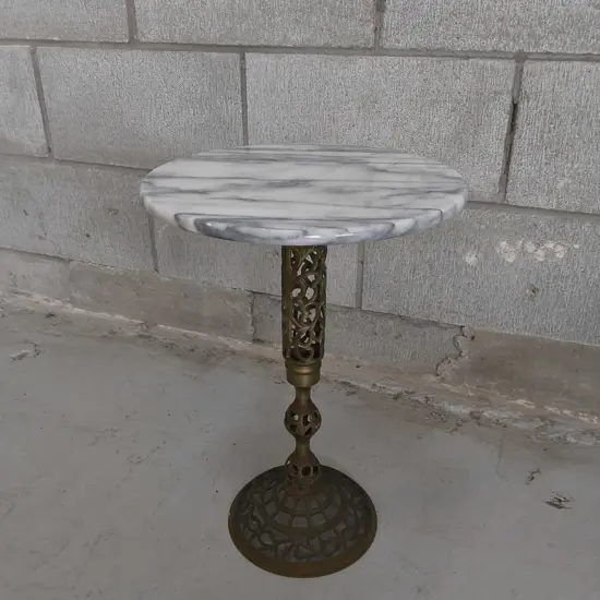 VINTAGE HOLLYWOOD REGENCY STYLE ROUND MARBLETOP TABLE, H 43 CM X DIA 31 CM