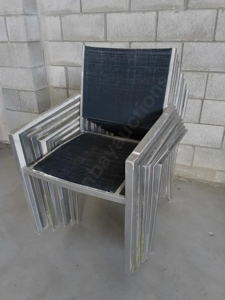 8 OUTDOOR STACKING ARM CHAIRS Image 1++