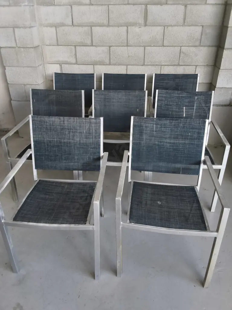 8 OUTDOOR STACKING ARM CHAIRS Image 1++
