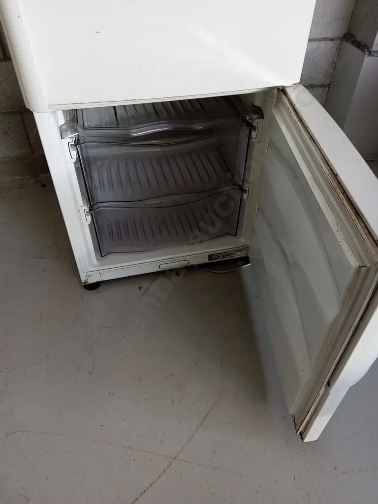 FISHER & PAYKEL FRIDGE FREEZER WORKING H1.6M Image 1++