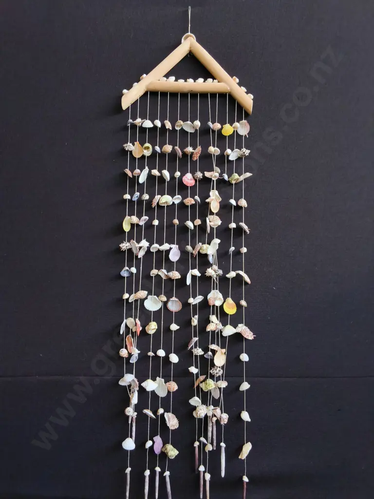 HANDCRAFTED SEASHELL WIND CHIME Image 1++