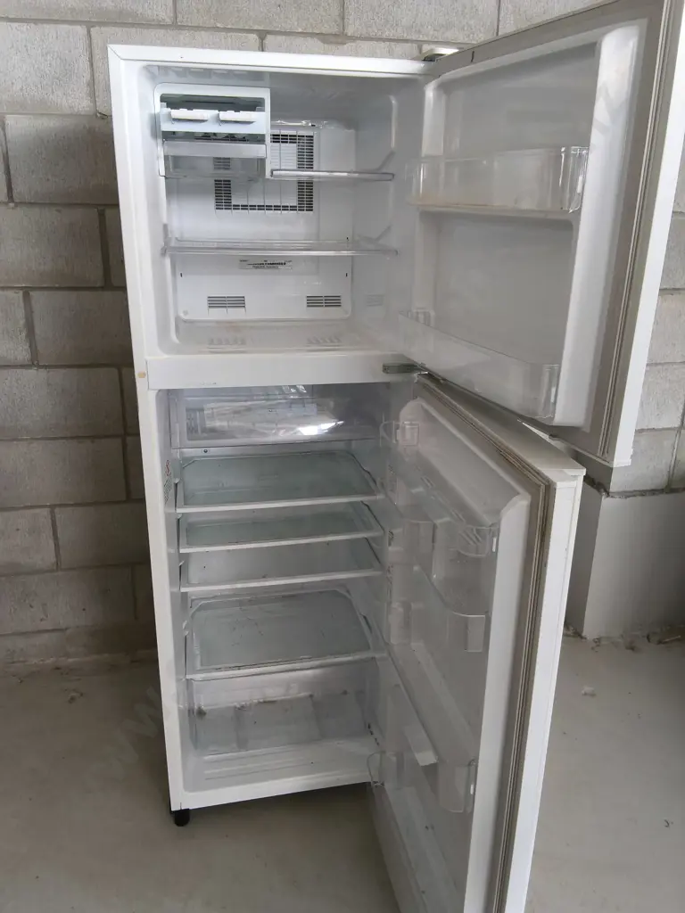 MITSUBISHI ELECTRIC TOP MOUNT FRIDGE-FREEZER, H 1.57 M Image 1++