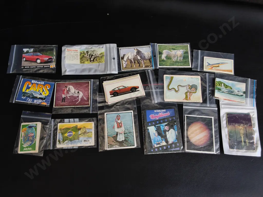 COLLECTION OF VINTAGE TRADING AND COLLECTOR CARDS Image 1++