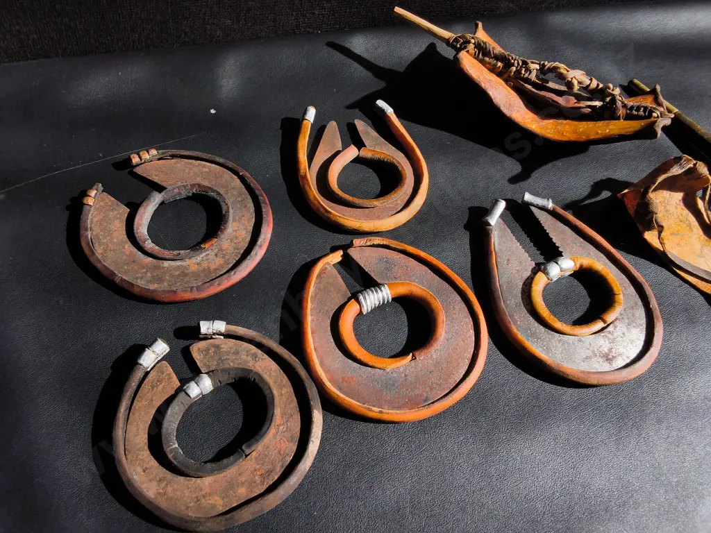 COLLECTION OF VINTAGE TURKANA WARRIOR WRIST KNIVES Image 1++