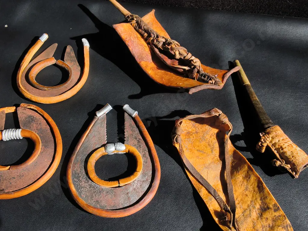 COLLECTION OF VINTAGE TURKANA WARRIOR WRIST KNIVES Image 1++