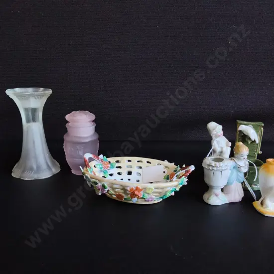 4 PIECES VINTAGE PORCELAIN MINIATURE DECORATIVE ITEMS, AND PAIR OF VINTAGE FROSTED SATIN GLASS ITEMS, TALLEST H 12 CM