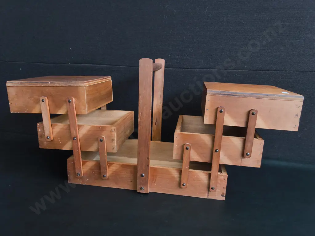 VINTAGE WOODEN ACCORDION STYLE SEWING BOX, H 33 CM Image 1++