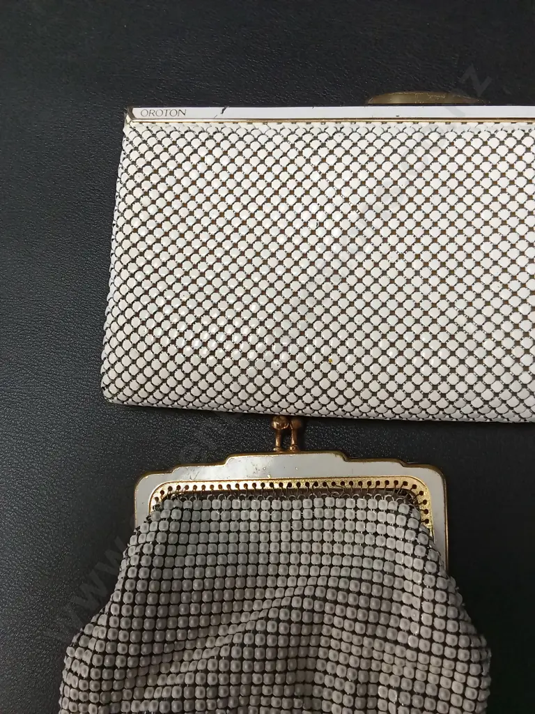 4 PURSES, 2 OROTON AND A PAIR OF GLOVES Image 1++