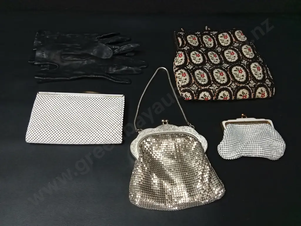 4 PURSES, 2 OROTON AND A PAIR OF GLOVES Image 1++