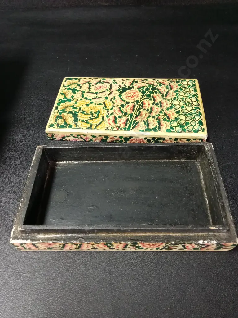 VINTAGE DECORATIVE METAL BOX H11CM AND VINTAGE TRINKET BOX H3CM Image 1++