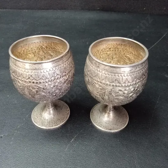 2 VINTAGE HAND ENGRAVED GOBLETS H9.5CM
