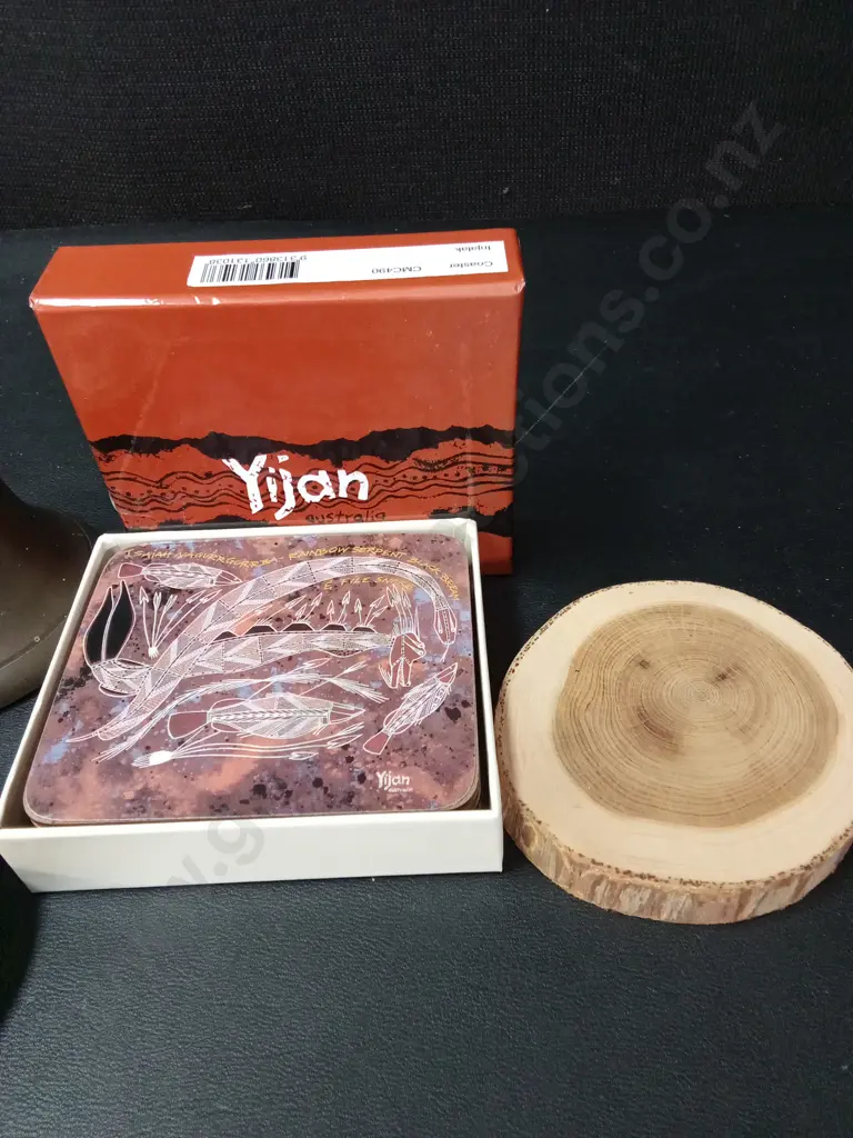 MIX OF DECORATIVE ITEMS Image 1++