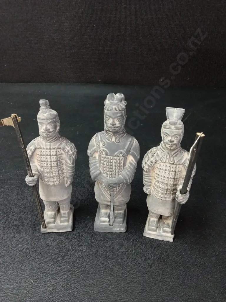 3 VINTAGE CHINESE TERRACOTTA SOLDIER STATUES IN BOX TALLEST H11CM Image 1++