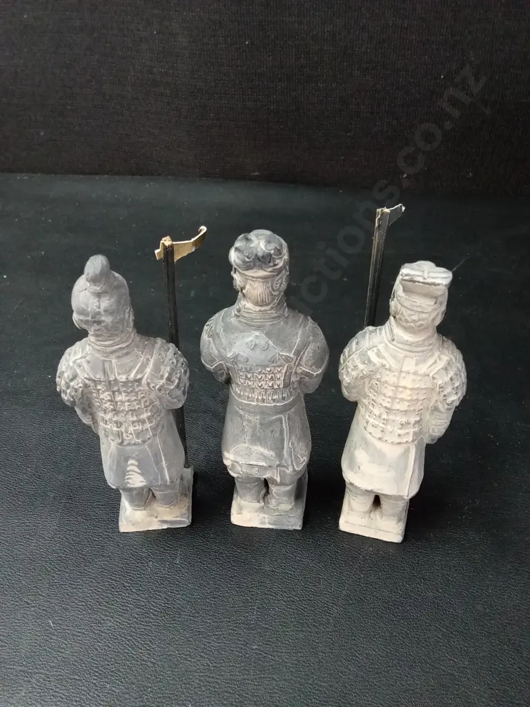 3 VINTAGE CHINESE TERRACOTTA SOLDIER STATUES IN BOX TALLEST H11CM Image 1++