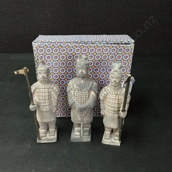 3 VINTAGE CHINESE TERRACOTTA SOLDIER STATUES IN BOX TALLEST H11CM