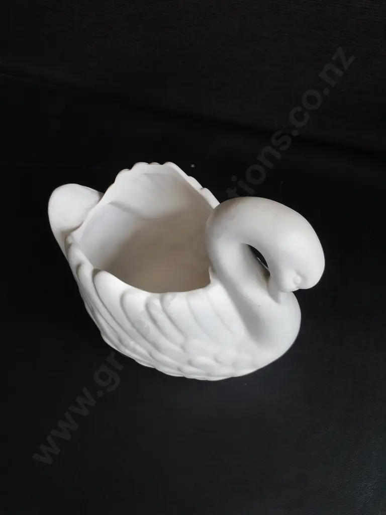 VINTAGE CERAMIC SWAN PLANTER/ VASE, H 19 CM Image 1++