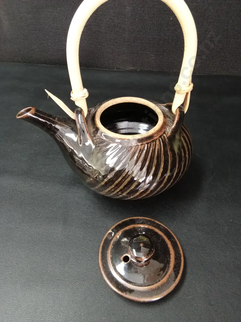HANDCRAFTED CERAMIC STUDIO POTTERY TEAPOT Image 1++