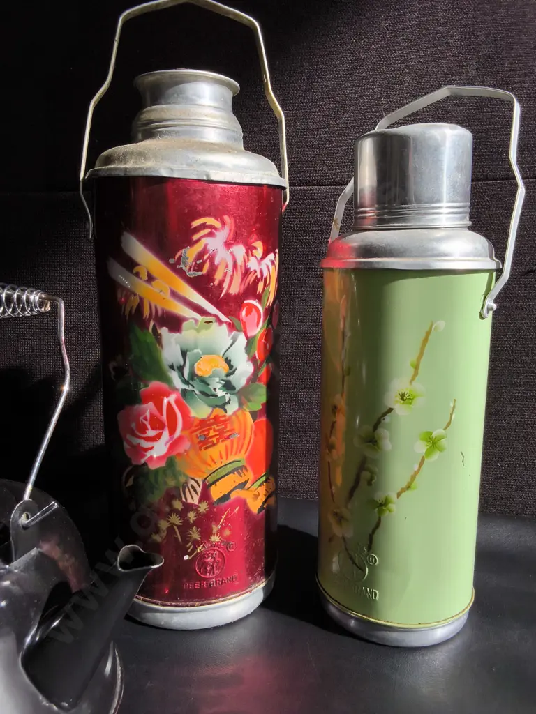 VINTAGE CHINESE ENAMEL THERMOS FLASKS AND BLACK KETTLE, TALLEST H 41 CM Image 1++