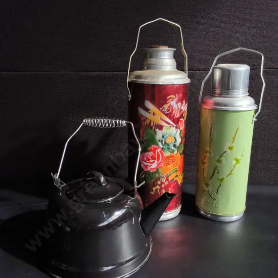VINTAGE CHINESE ENAMEL THERMOS FLASKS AND BLACK KETTLE, TALLEST H 41 CM