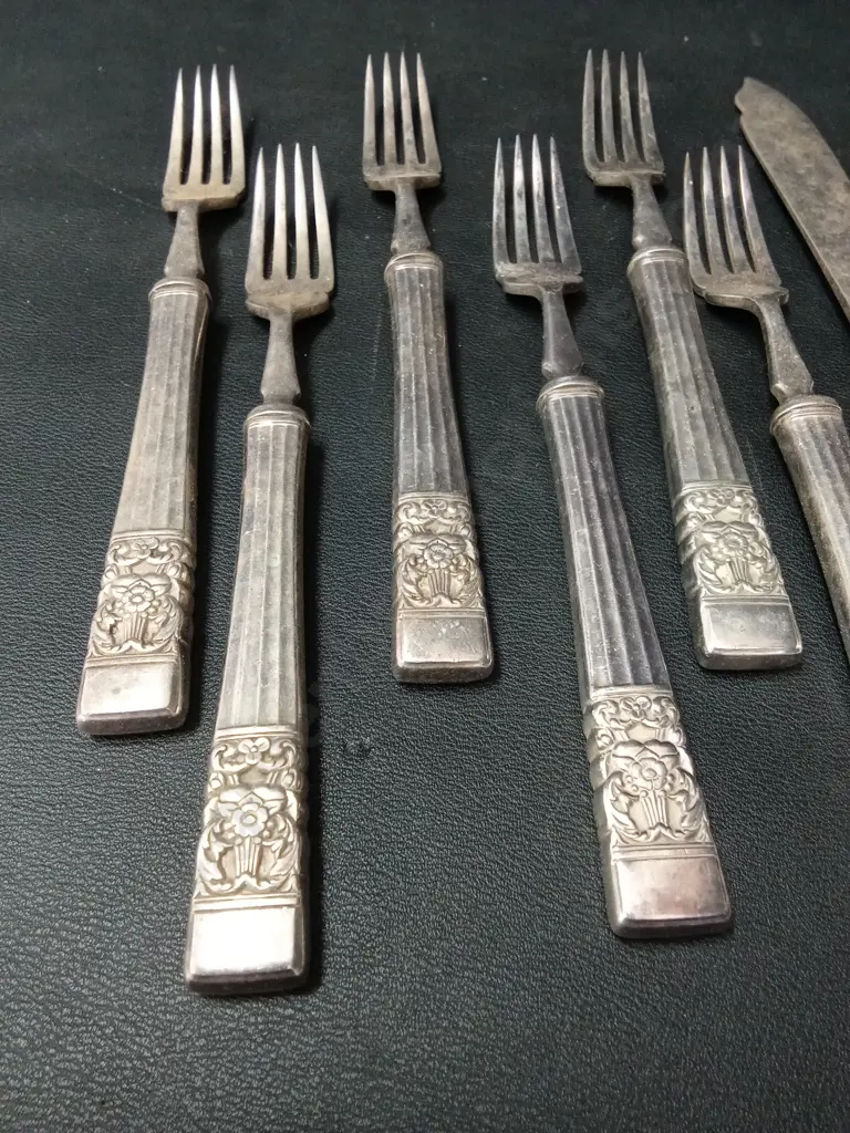 VINTAGE COMMUNITY PLATE CUTLERY Image 1++