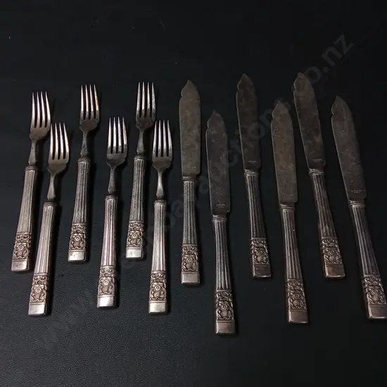 VINTAGE COMMUNITY PLATE CUTLERY