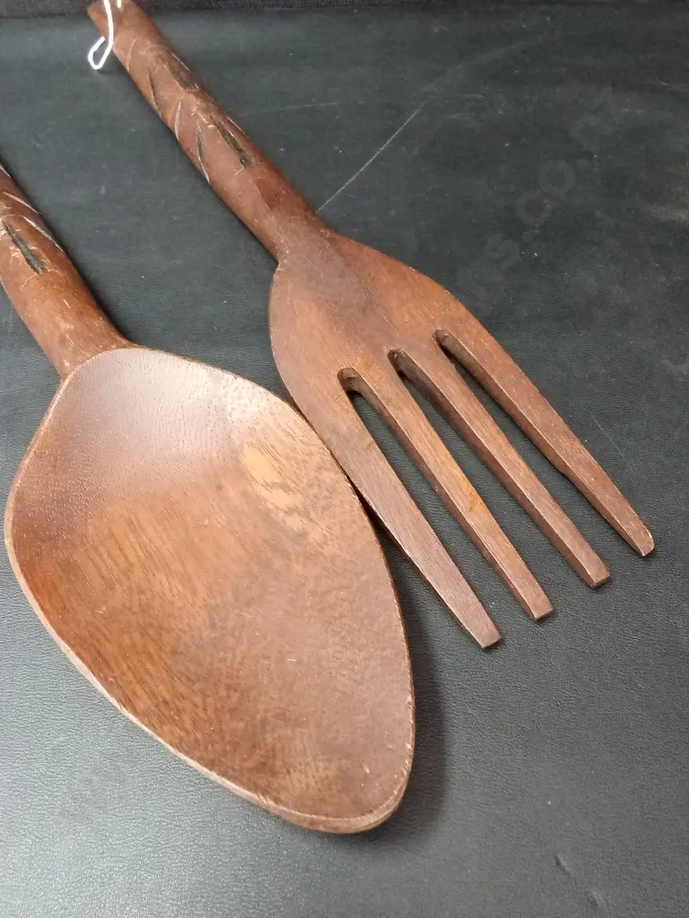 PAIR OF VINTAGE HAND CARVED WOODEN GIANT FORK AND SPOON H51CM Image 1++