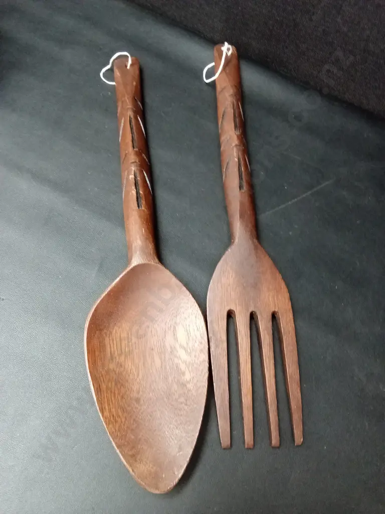 PAIR OF VINTAGE HAND CARVED WOODEN GIANT FORK AND SPOON H51CM Image 1++