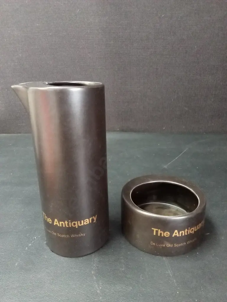 2 VINTAGE THE ANTIQUARY DE LUXE CERAMICS TALLEST H17.5CM Image 1++