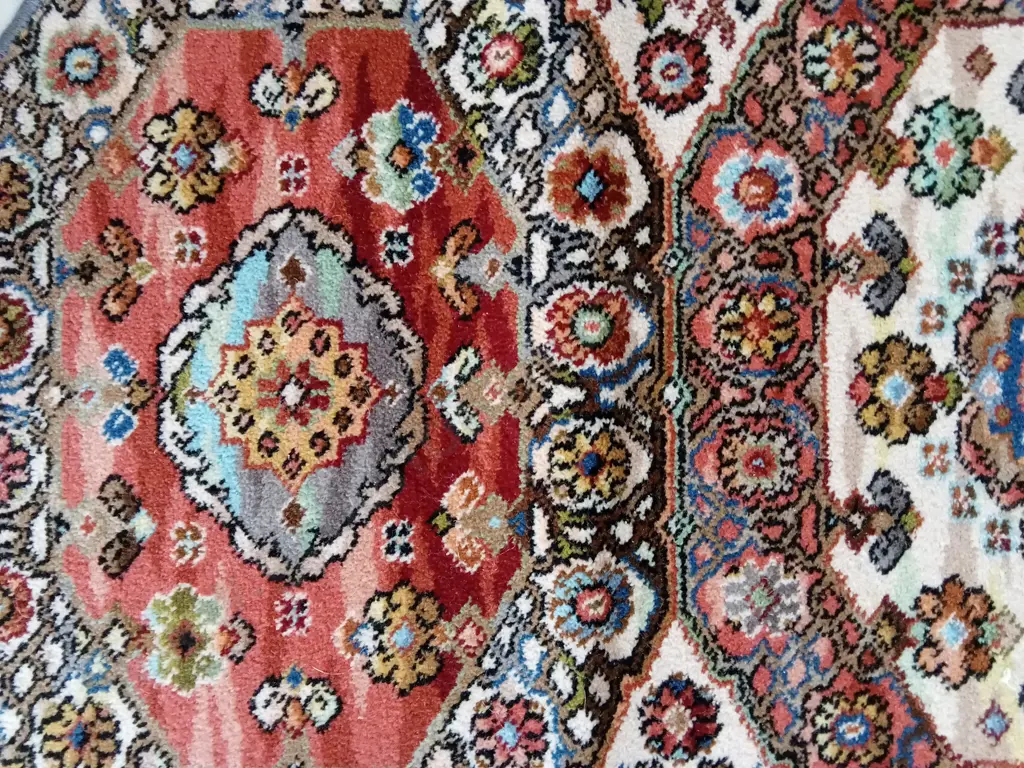 AXMINSTER STYLE CARPET RUG, 188CM X 138CM Image 1++