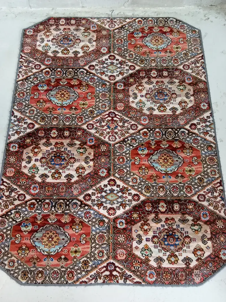 AXMINSTER STYLE CARPET RUG, 188CM X 138CM Image 1++