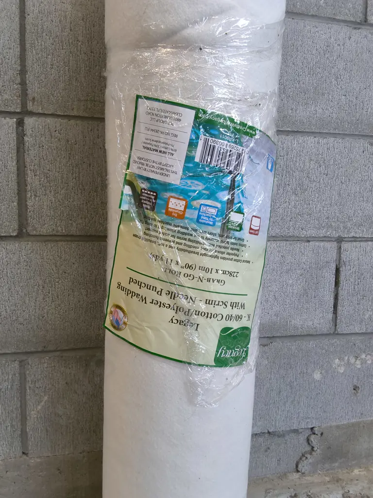 ROLL OF COTTON/ POLYESTER WADDING WITH SCRIM Image 1++