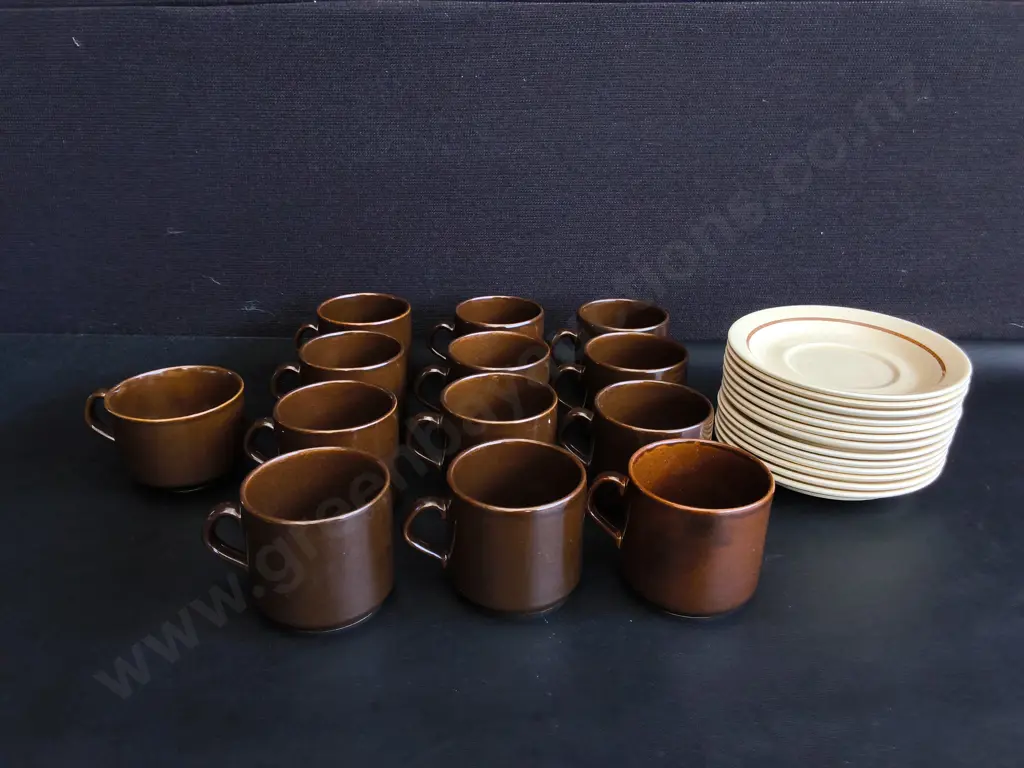 SET OF 13 VINTAGE CROWN LYNN CUPS AND SAUCERS, MADE IN NEW ZEALAND Image 1++