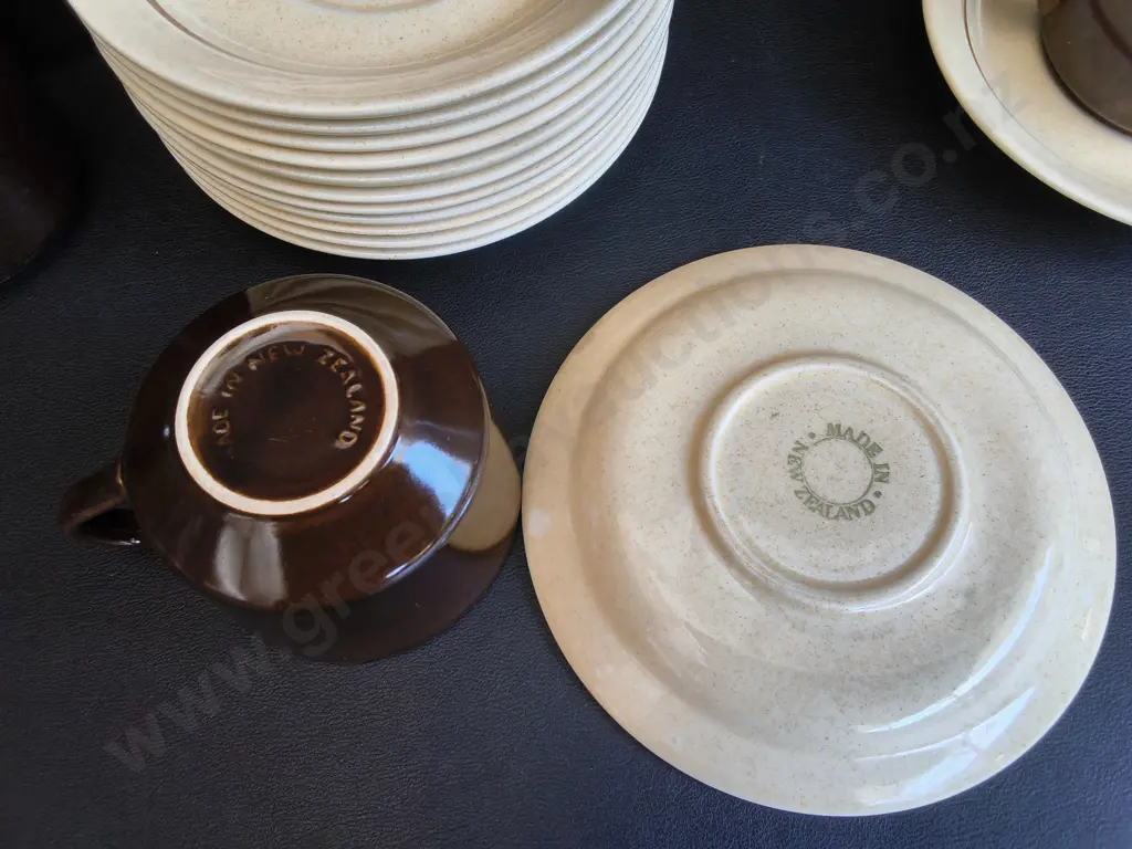 SET OF 13 VINTAGE CROWN LYNN CUPS AND SAUCERS, MADE IN NEW ZEALAND Image 1++