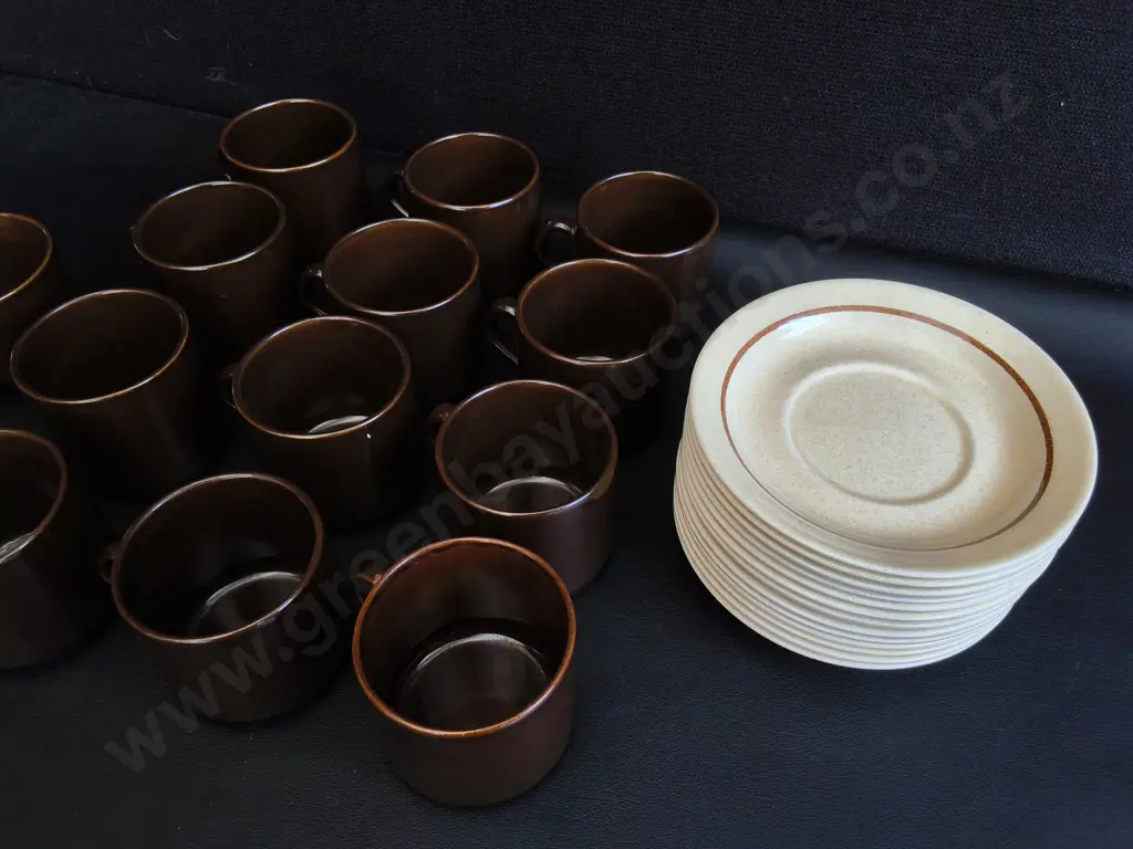 SET OF 13 VINTAGE CROWN LYNN CUPS AND SAUCERS, MADE IN NEW ZEALAND Image 1++
