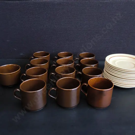 SET OF 13 VINTAGE CROWN LYNN CUPS AND SAUCERS, MADE IN NEW ZEALAND
