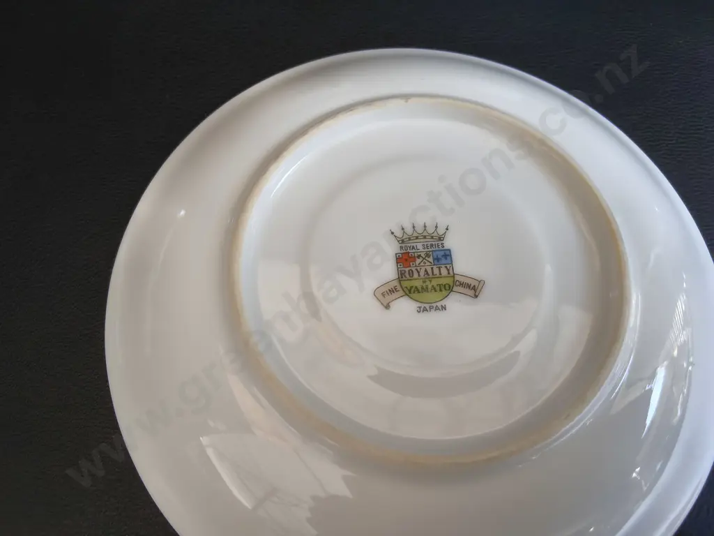 YAMATO FINE CHINA DINNERWARE SET, MADE IN JAPAN, 40 PIECES Image 1++