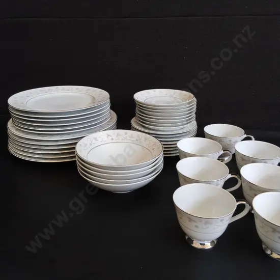 YAMATO FINE CHINA DINNERWARE SET, MADE IN JAPAN, 40 PIECES