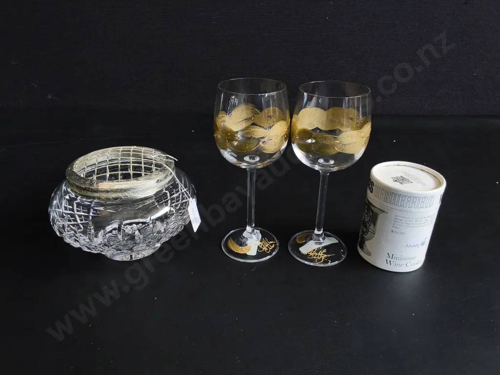 VINTAGE ROSE BOWL VASE WITH SILVER PLATED WIRE MESH FROG, H 11 CM, 2 WINE GLASSES AND A MINI WINE COOLER Image 1++