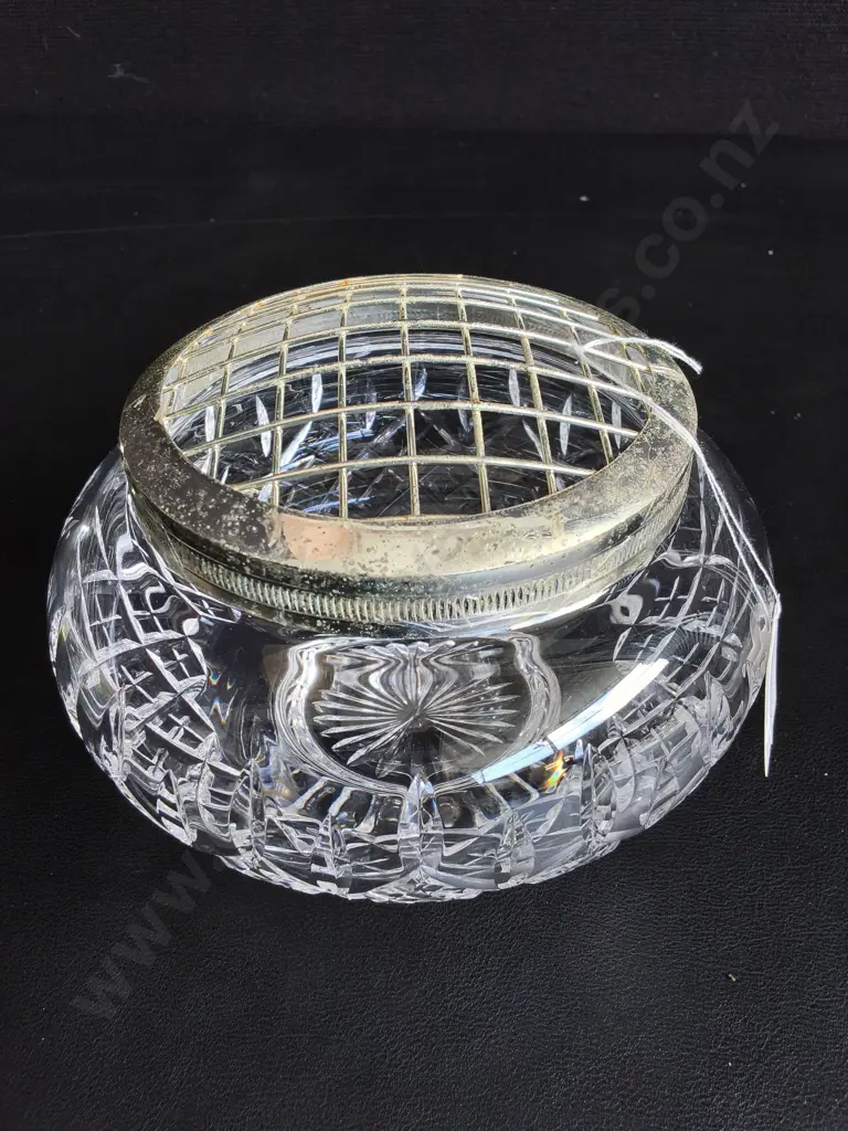 VINTAGE ROSE BOWL VASE WITH SILVER PLATED WIRE MESH FROG, H 11 CM, 2 WINE GLASSES AND A MINI WINE COOLER Image 1++