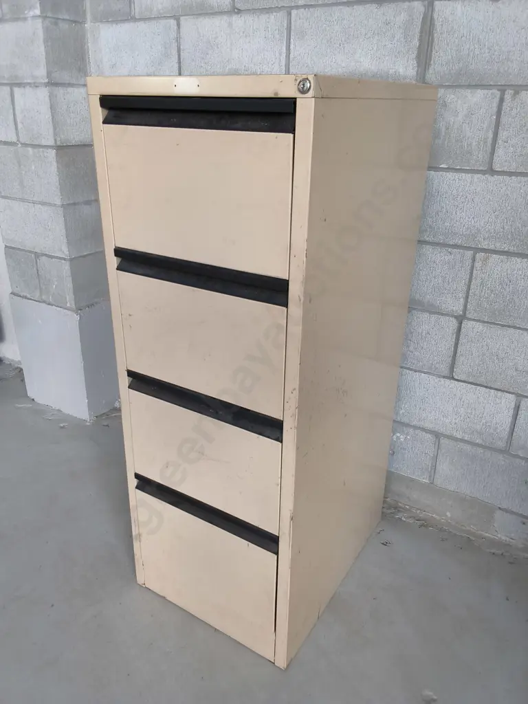 VINTAGE STEEL FILING CABINET, H 1.31 M X W 39 CM X D 65 CM Image 1++