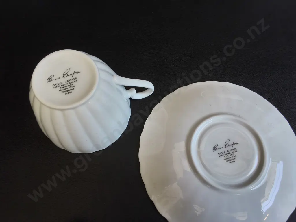 VINTAGE SUSIE COOPER ART DECO TEA SERVICE FOR TWO, 9 PIECES Image 1++