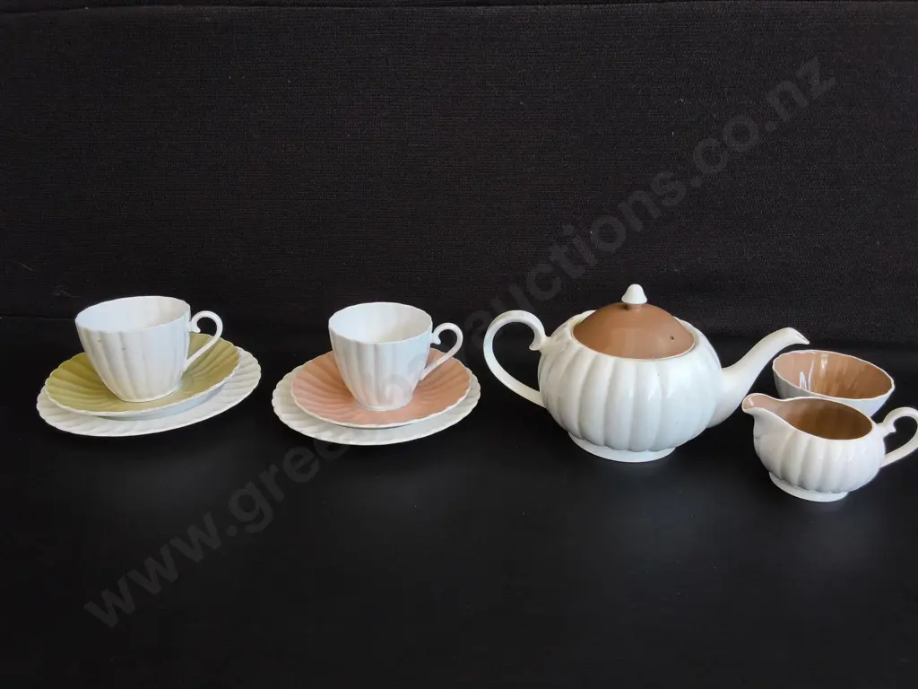 VINTAGE SUSIE COOPER ART DECO TEA SERVICE FOR TWO, 9 PIECES Image 1++