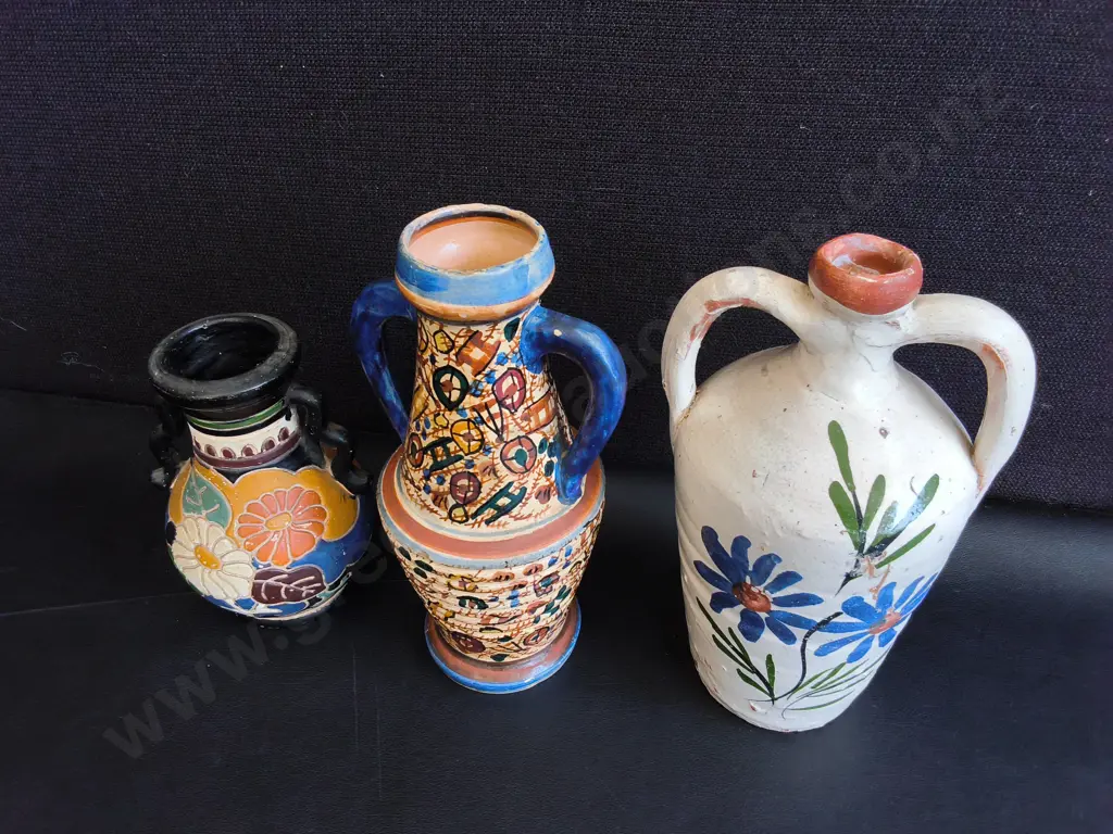 3 VINTAGE HAND PAINTED CERAMIC VASES, HANDLED, TALLEST H 24 CM Image 1++
