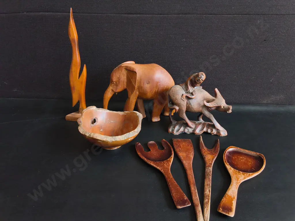 COLLECTION OF HAND CARVED WOODEN ITEMS, 8 PIECES, TALLEST H 32 CM Image 1++