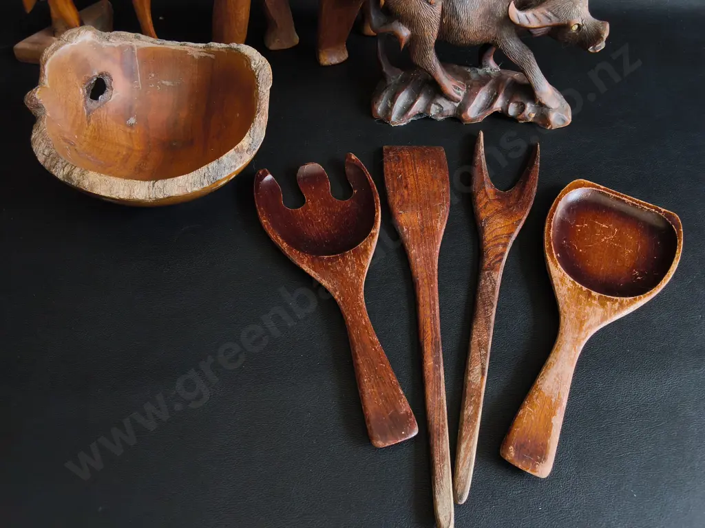 COLLECTION OF HAND CARVED WOODEN ITEMS, 8 PIECES, TALLEST H 32 CM Image 1++