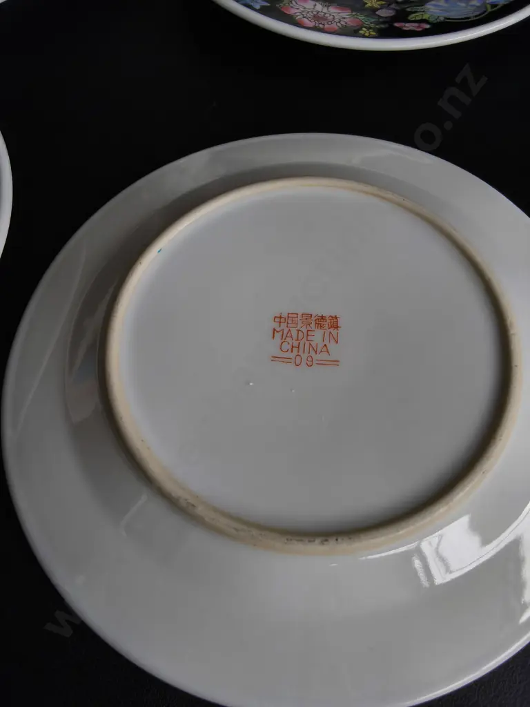 VINTAGE JINGDEZHEN FAMILLE NOIRE MILLE FLEUR PLATES AND DRAGON WARE TEA JARS, 6 PIECES, TALLEST H 16 CM Image 1++