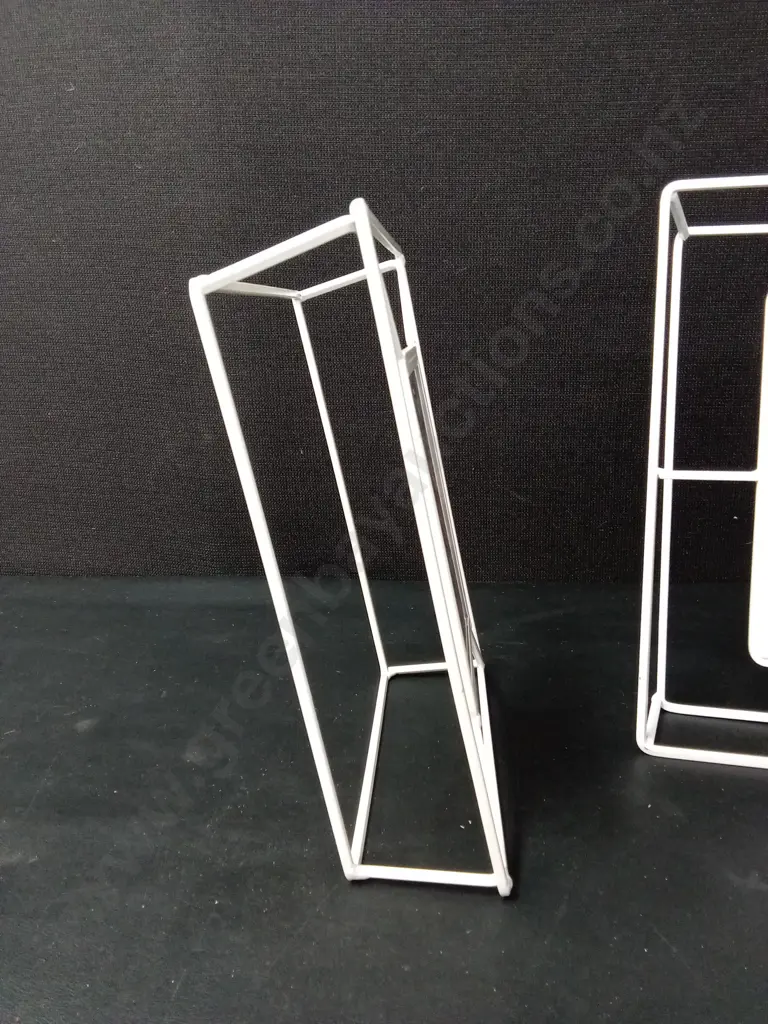 2 PHOTO FRAMES TALLEST H 28CM Image 1++