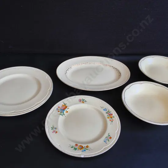 MIX OF VINTAGE CLARICE CLIFF NEWPORT POTTERY DINNERWARE, 6 PIECES, WIDEST W 30 CM